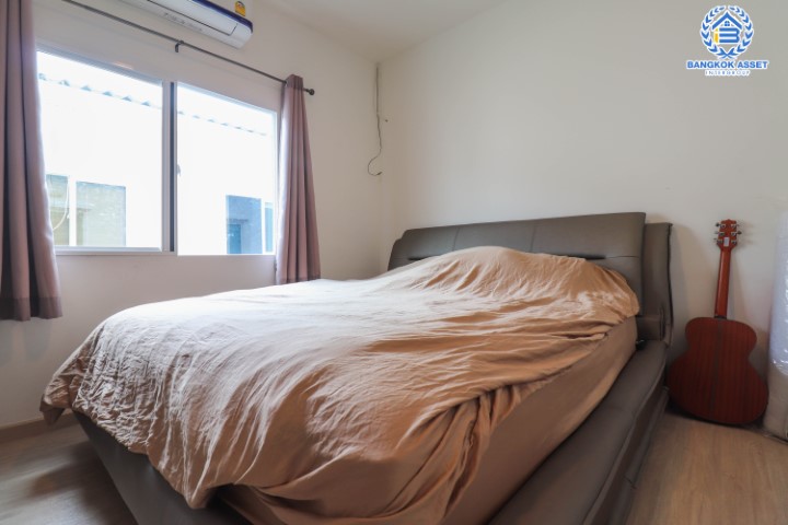 *****ทาวน์เฮ้าส์มือสองย่านนนทบุรี ม.คาซ่าซิตี้ พระราม5-ปิ่นเกล้า คุณภาพแบรนด์ Q.House บนเนื้อที่ 16 ตร.ว. ฟังก์ชัน 3 ห้องนอน 2 ห้องน้ำ 1 ที่จอดรถ บ้านสภาพดีมาก! ของแถมเพียบ! พร้อมเฟอร์นิเจอร์บิวท์อิน เพียง 15 นาทีก็ถึงรถไฟฟ้าสายสีน้ำเงิน "สถานีสิรินธร" ใกล้ทางด่วน "ศรีรัช"